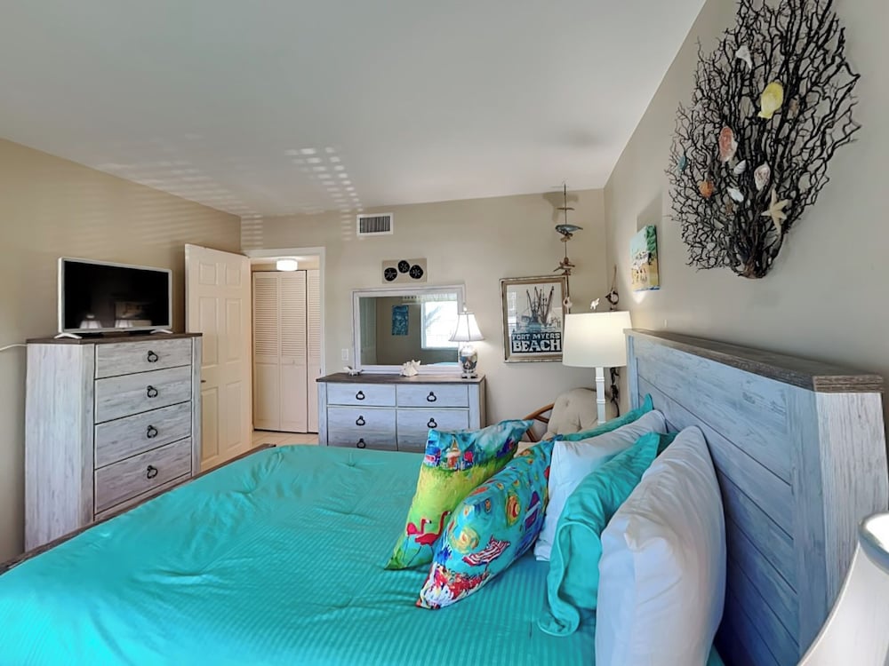 Sun Caper 208 by Distinctive Beach Rentals