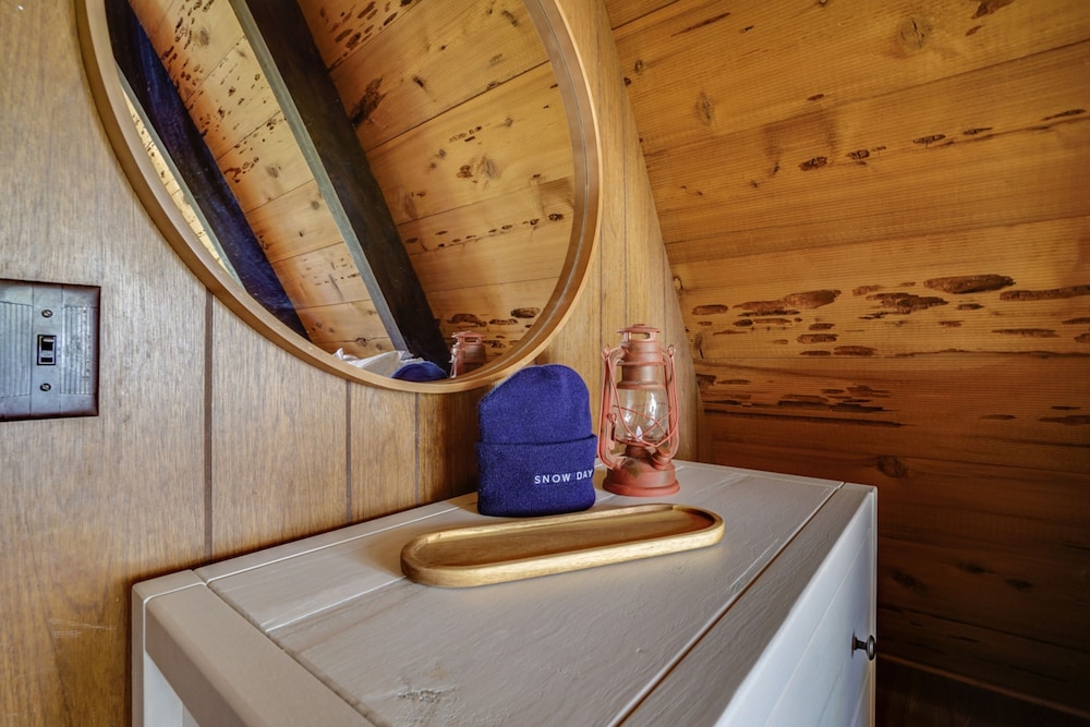 Horizon by Avantstay Stunning A-frame Cabin w Hot Tub Billiards Lake Views