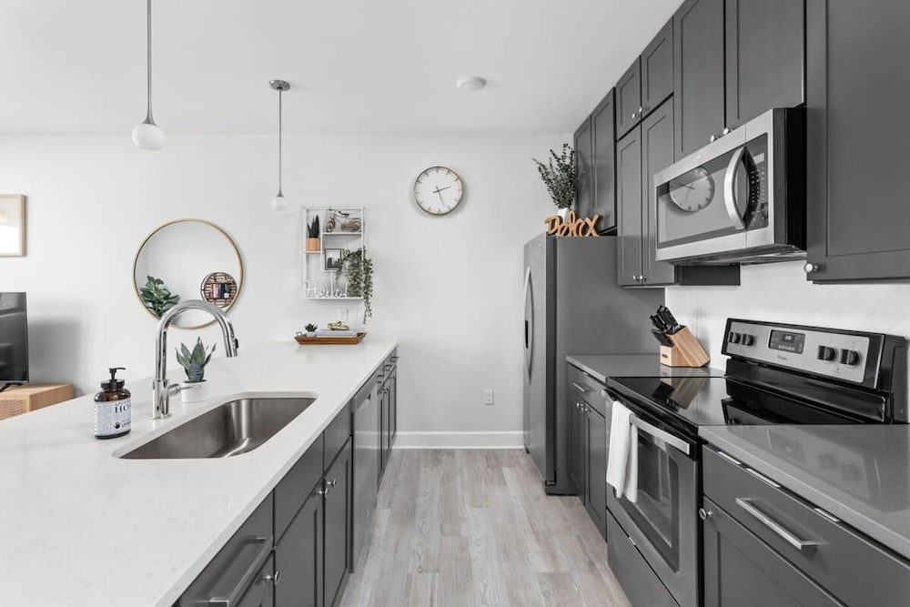 Cozysuites Stylish 2BR at Meridian Kessler
