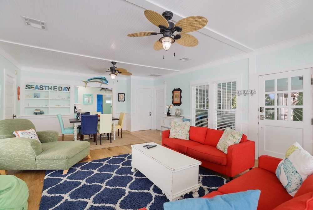 Marmalade Mermaid 3 Bedroom Home by RedAwning