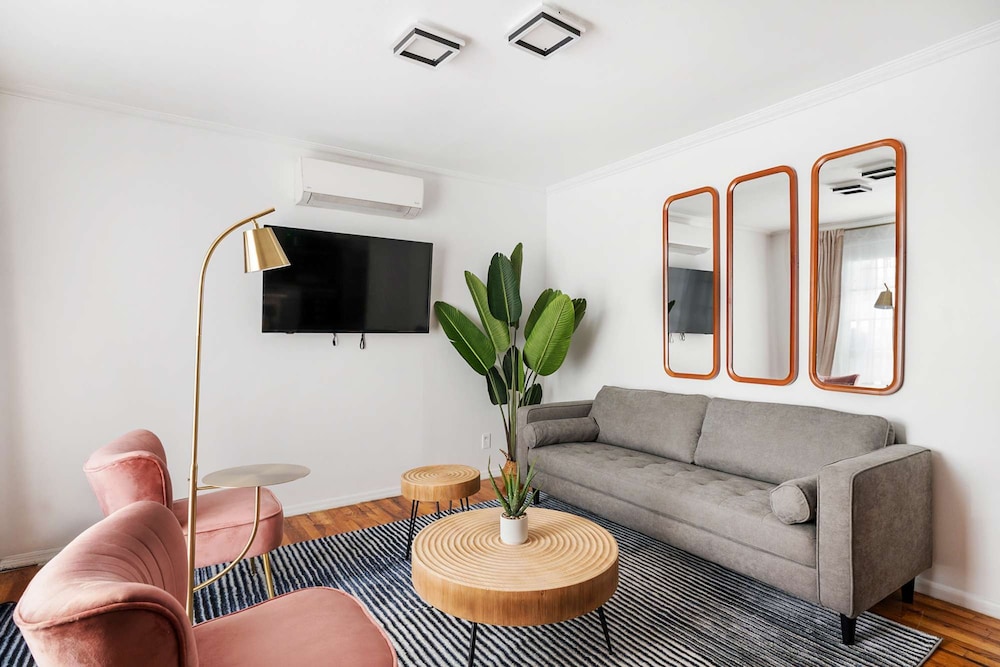 26-1c Gramercy Large 1BR WD