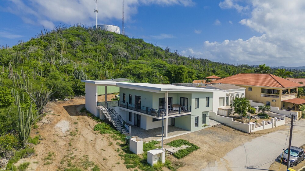 Modern NEW 2br1ba Nature Escape Great Location