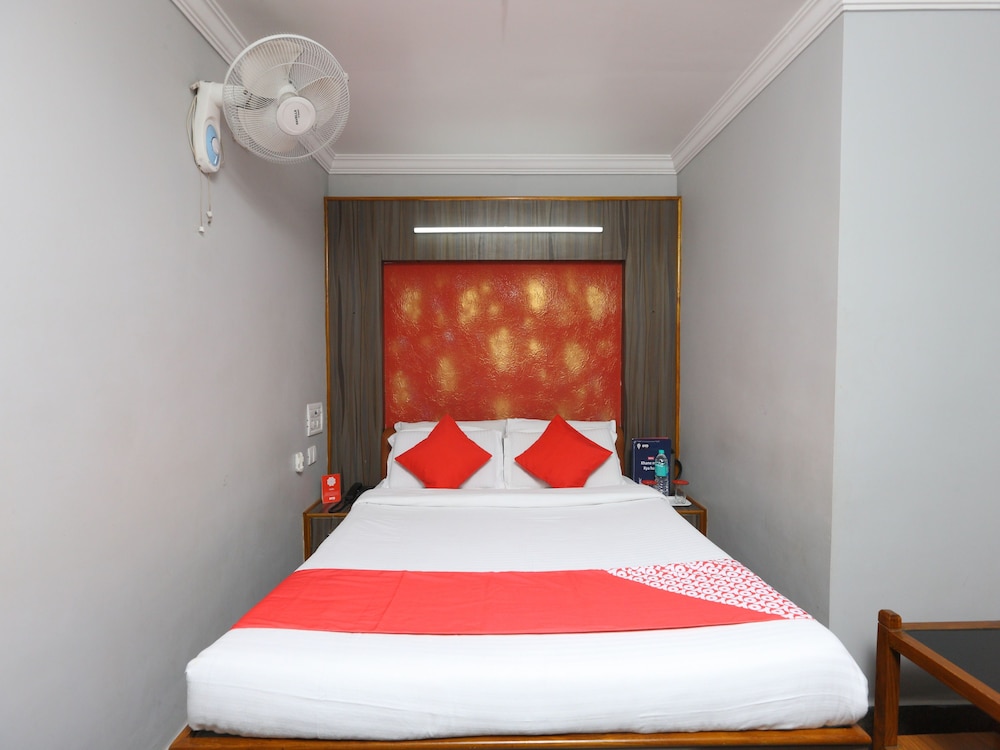 OYO 8828 Holidays Dollars Grand