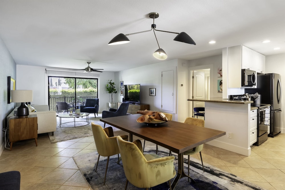 Cozy Condo w Heated Pool 1 Hr to Joshua Tree NP