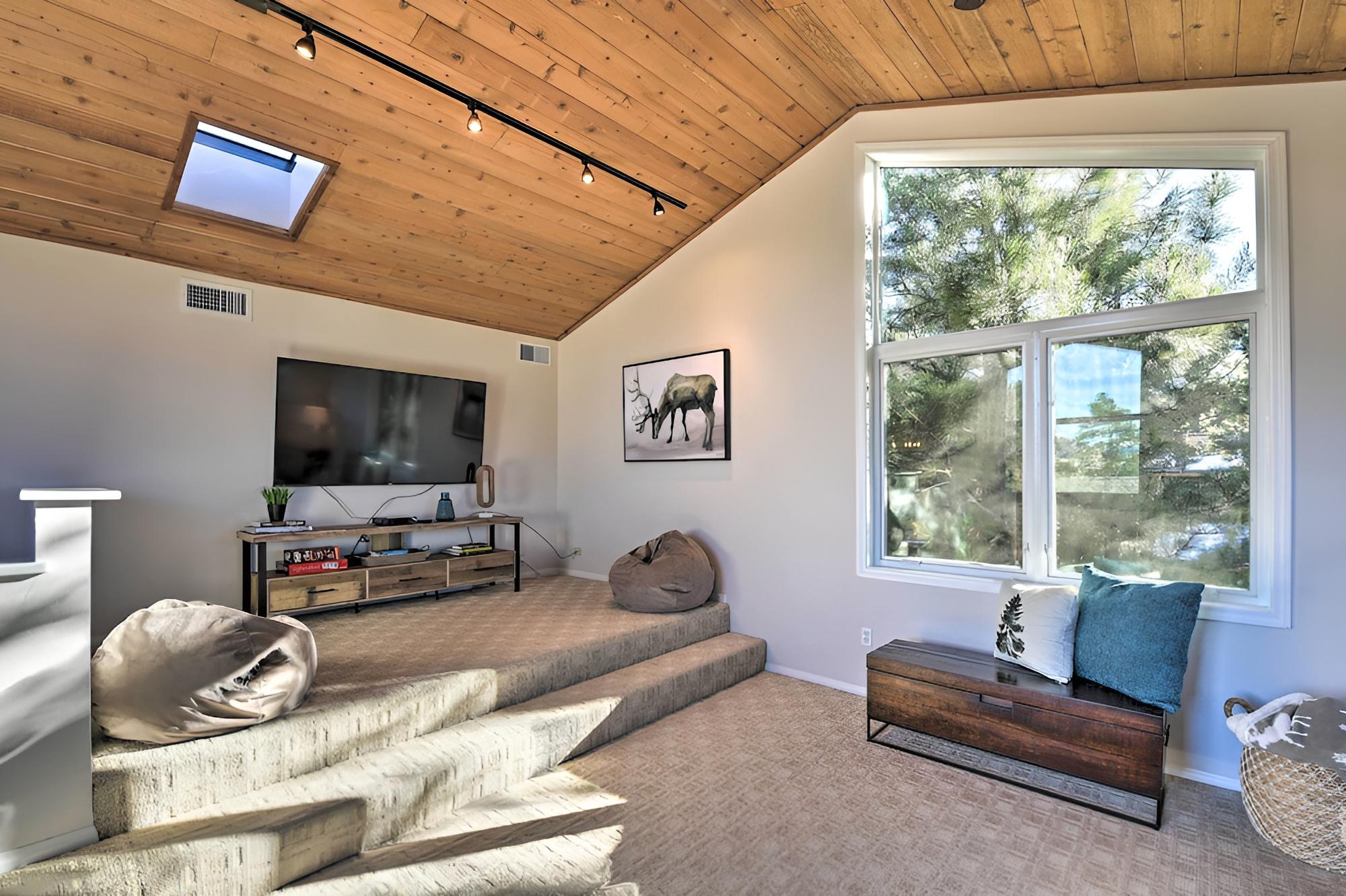 Cabin w/ Mtn View & Hot Tub by Continental Golf! view 2
