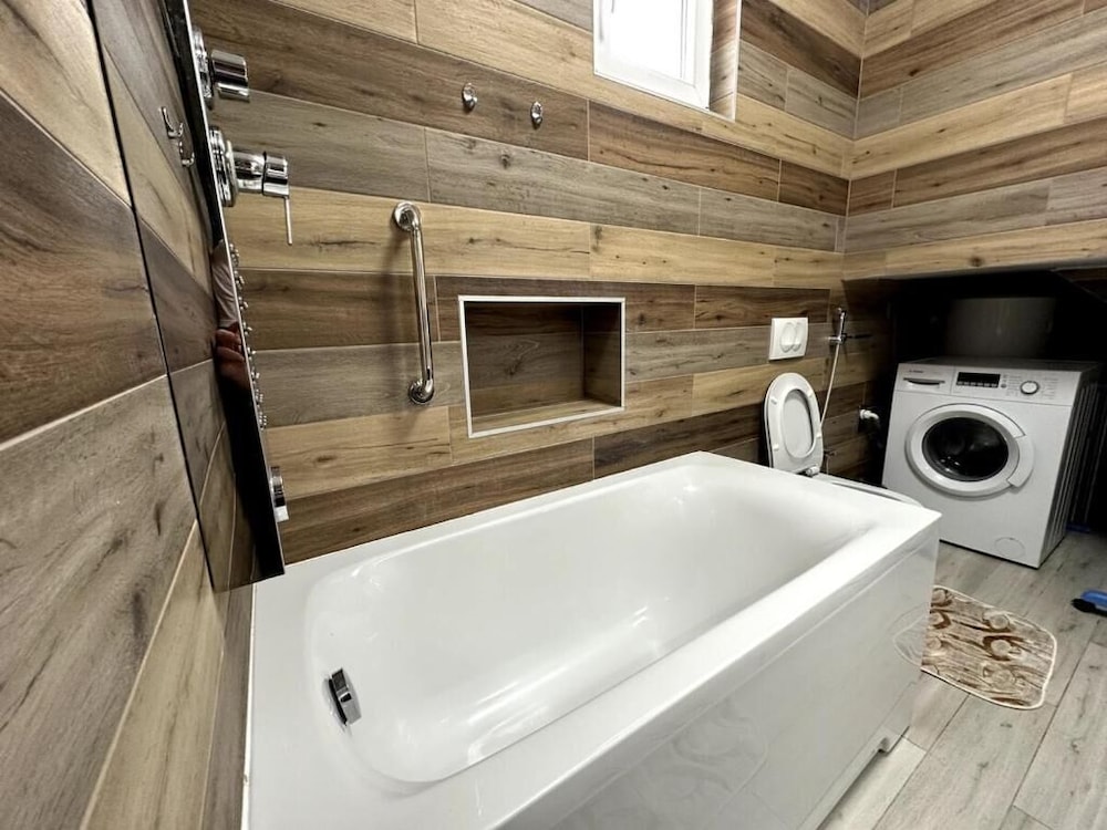 Rijeka Villa-Spacious 4BR with Pool