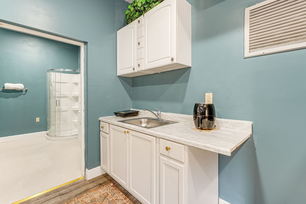 Peaceful Weekend Rendezvous! Odessa Apartment