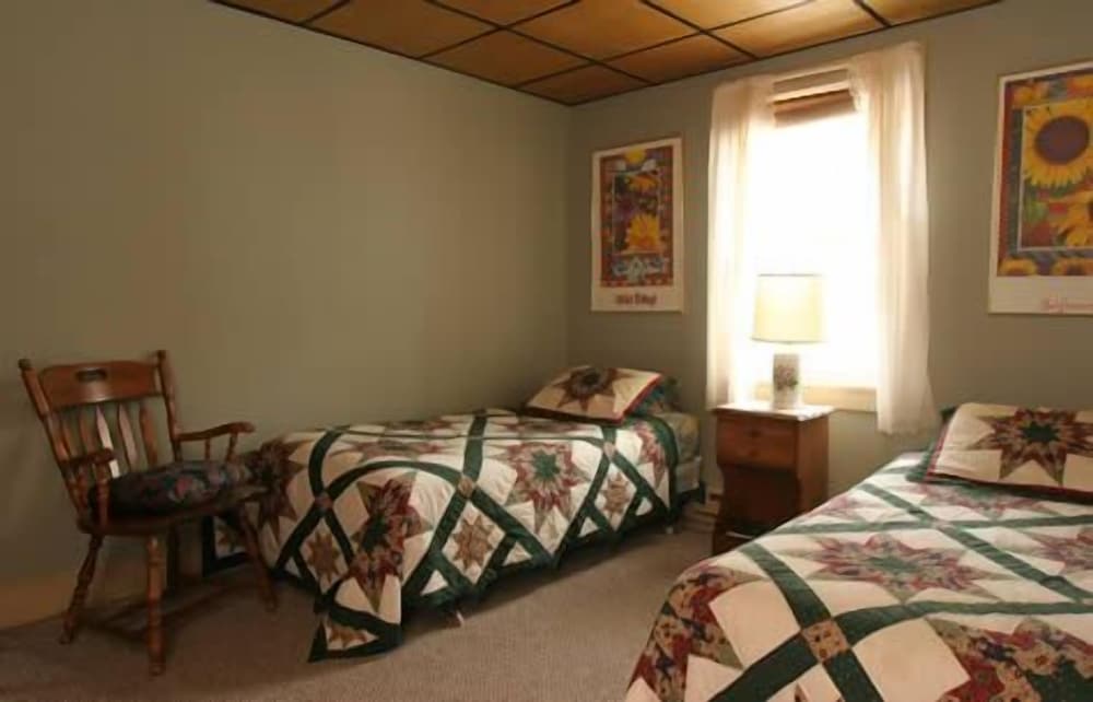 Crestmont Inn