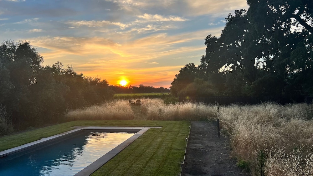 Modern Sonoma Home w Private Pool - Valley Vineyards