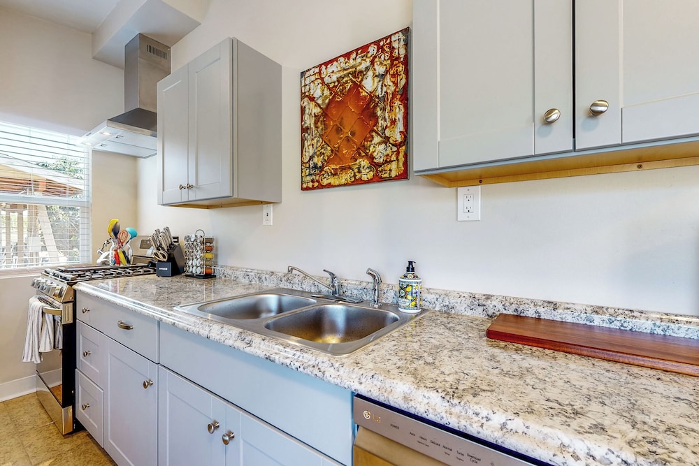 Two Dog-friendly Home, Close to Wine Country