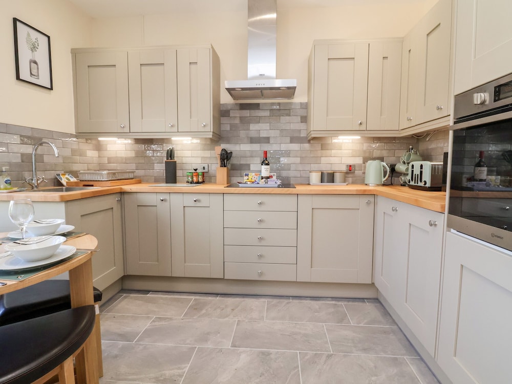 3 Rhyd Drive
