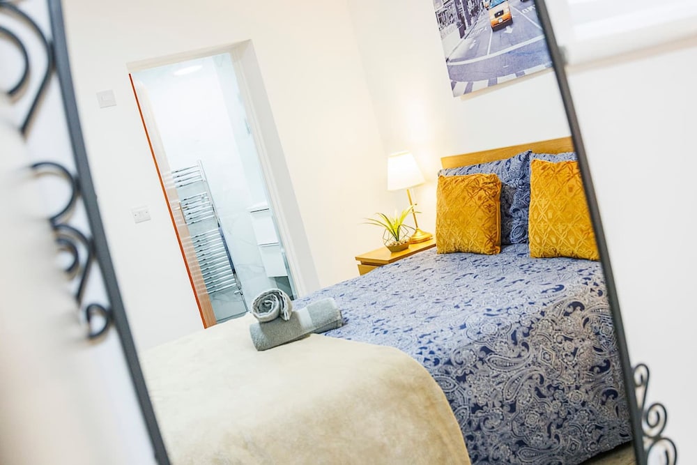 3 Bed 3 Bathroom Flat in Kensington A