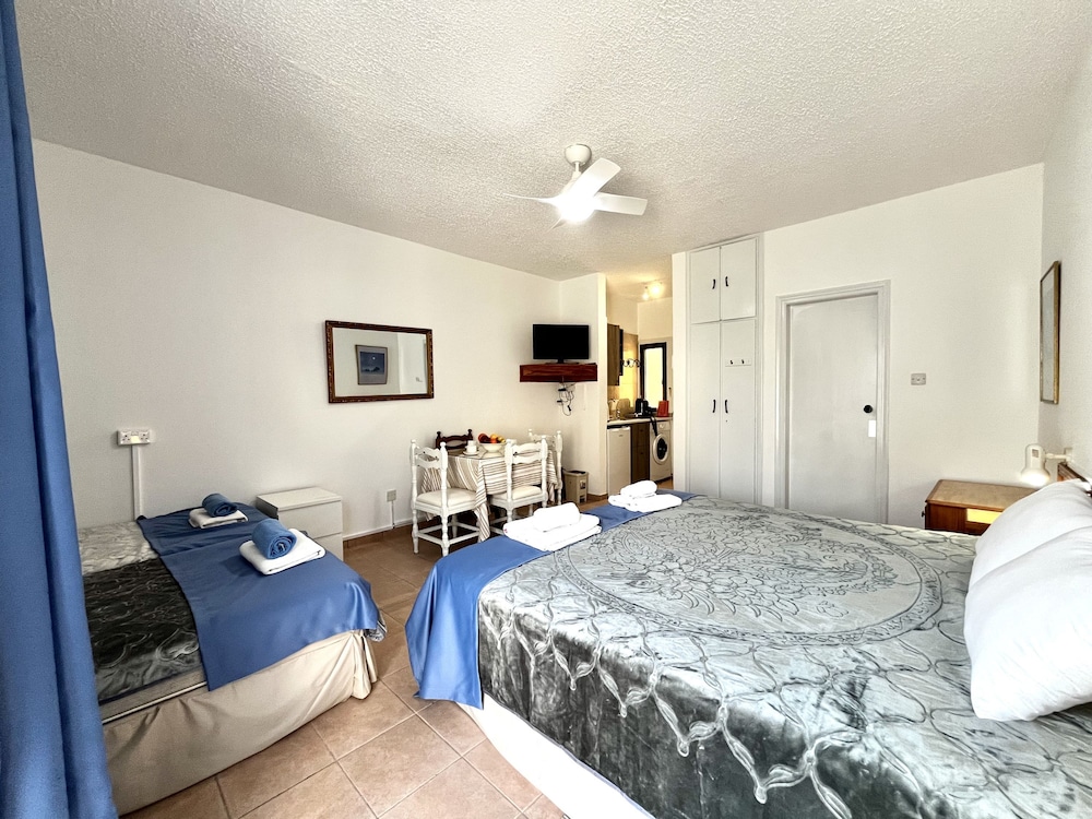 79 AN - Stay Nissi Chrysland Studio 111