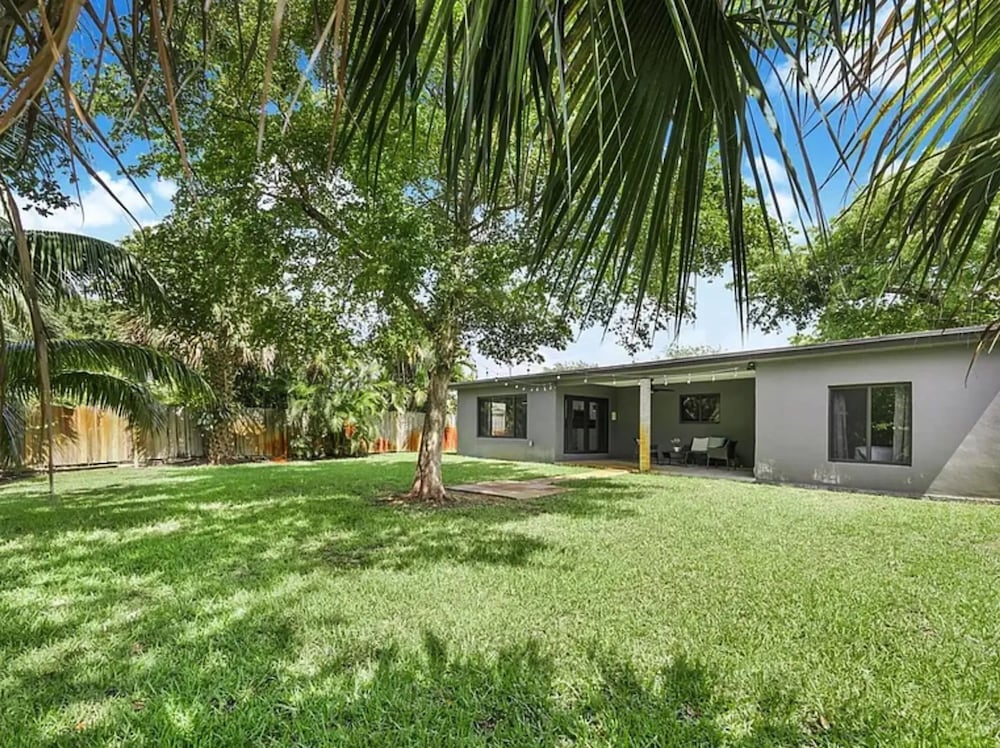 Stylish 4BR 2BA Home w Spacious Backyard in Vibrant Wilton Manors