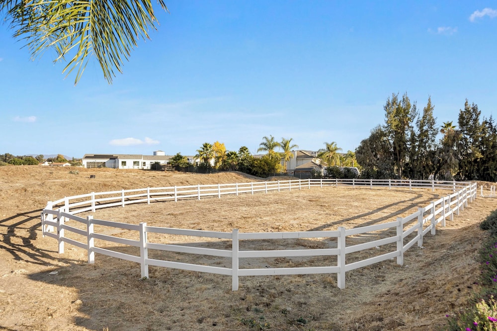 Bordeaux by Avantstay Private Pool, Hot Tub & Game Room Near Temecula