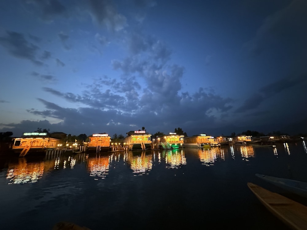 Gemini Group Of Houseboats