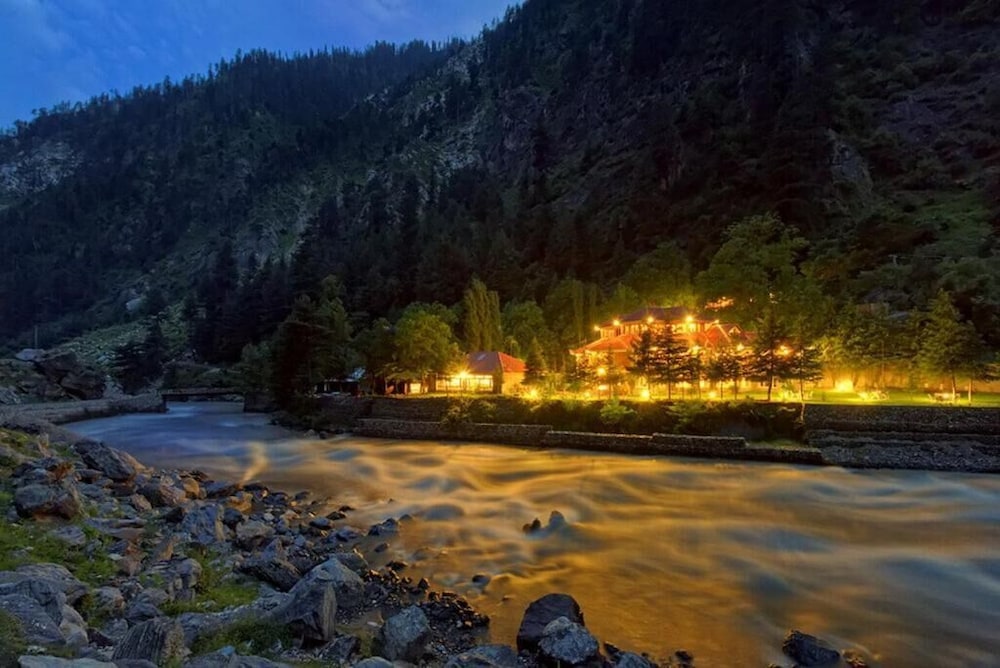 Spruce Resort Khanian