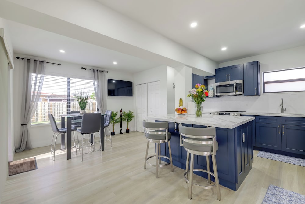 3 Mi to Hard Rock Stadium: Retreat w/ Private Yard