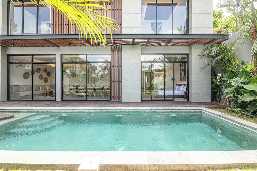 Exquisite 5BR Canggu Villa Steps From the Beach