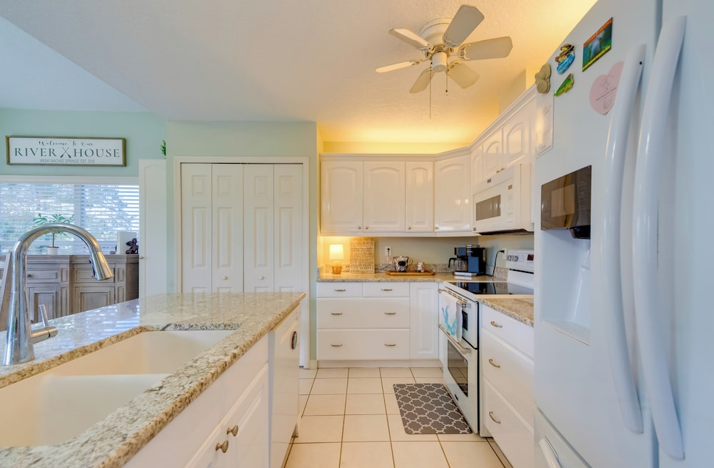 Weeki Wachee River Home on Main River by Park!