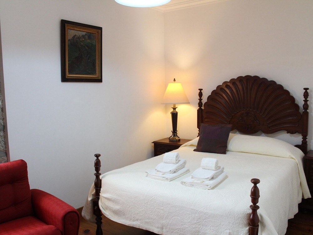 Excellent Cottage in Santa Comba With Communal Swimming Pool view 3