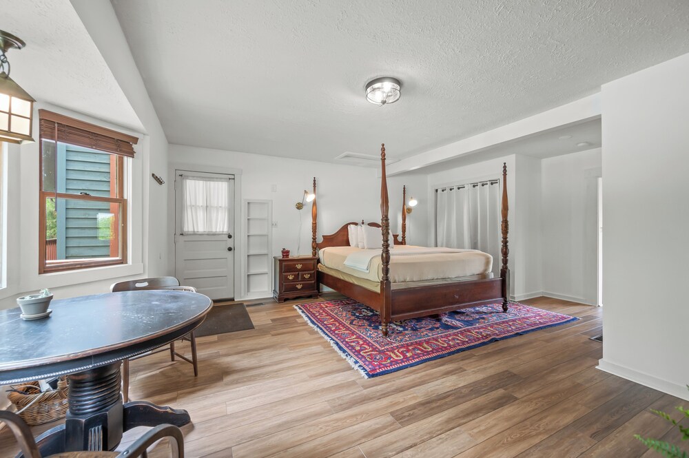 Bloomington Vacations - Treetop Retreat - Property Image 5