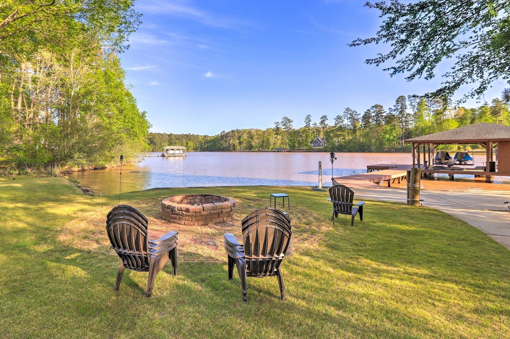 Milledgeville Vacations - Chic Lake Sinclair Retreat With Dock  Hot Tub! - Property Image 1