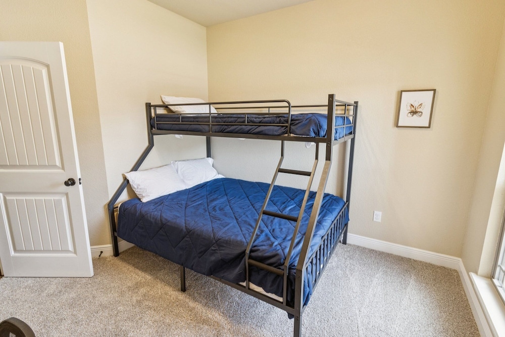 Gorgeous 4br Dakota Springs Home 3 Bedroom Home