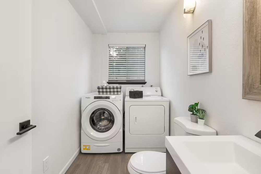 Comfortable Kirkland Home for Family & Remote Work