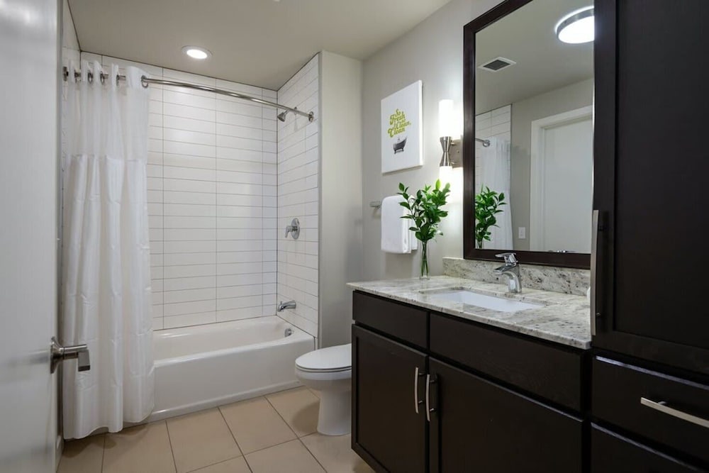 Downtown Dallas CozySuites w/ gym #8 view 3
