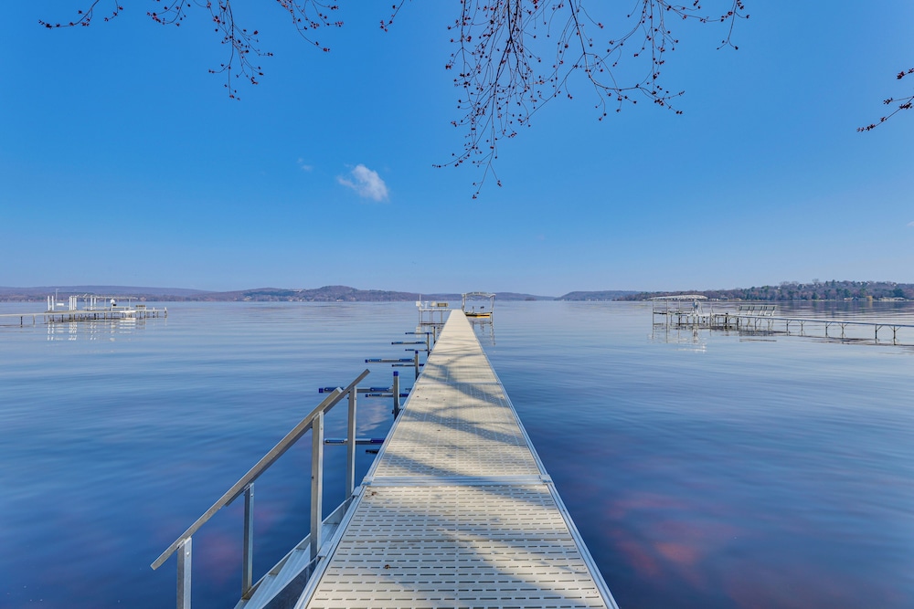 Lake Wisconsin Retreat w/ Dock: Great for Groups!