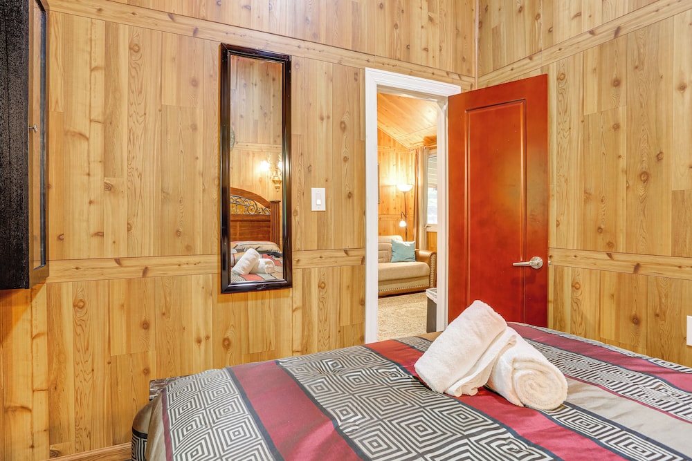 5 Mi to Monticello Raceway: Cabin w/ Pool Access!