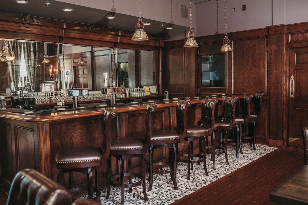 Historic Elgin Hotel