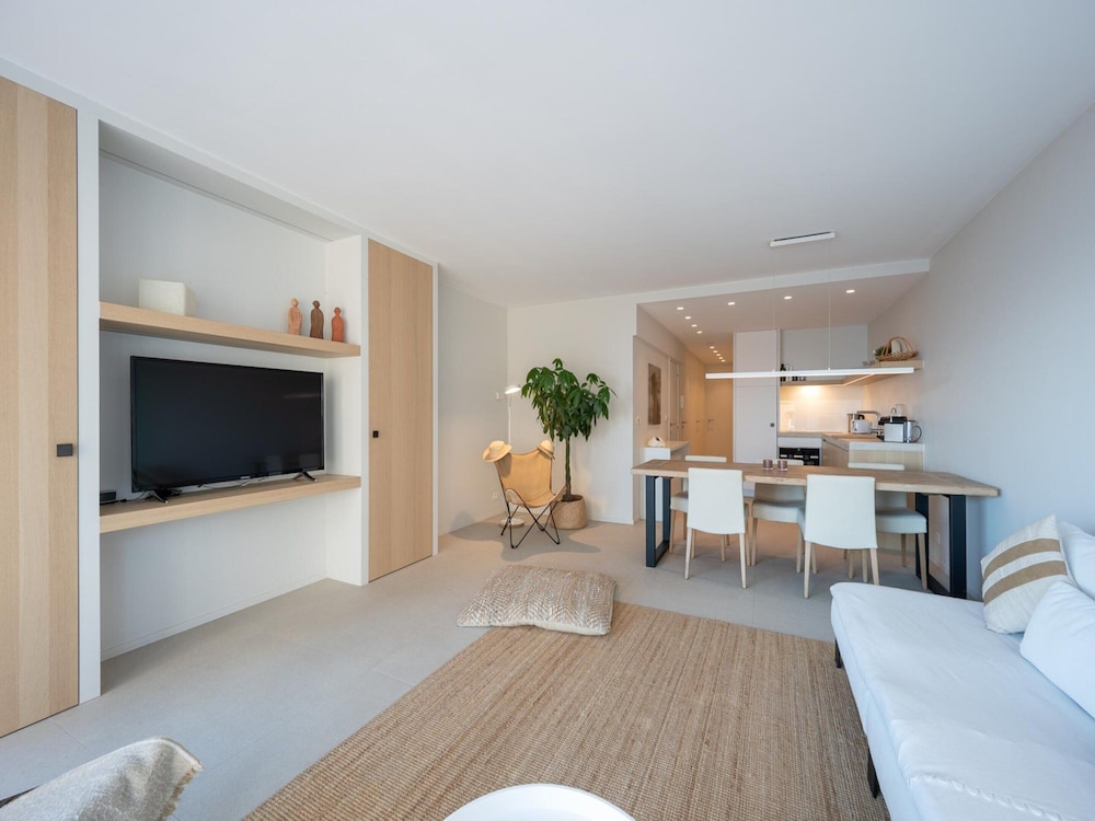 Apartment by the Beach With Stunning Sea View