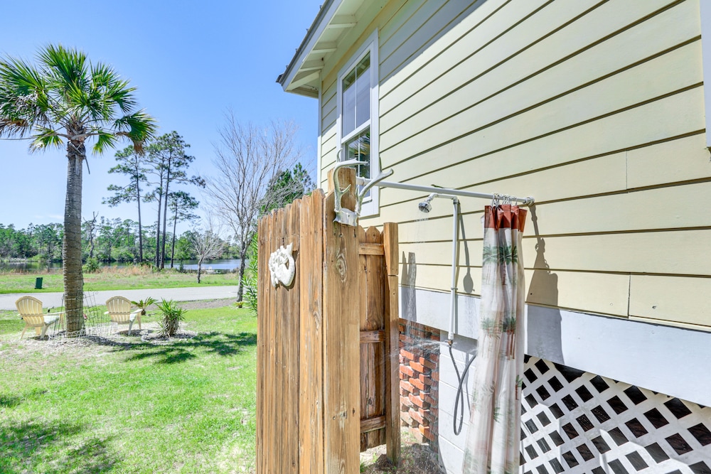 Lovely Carrabelle Home w/ Lake Views & Pool Access view 3