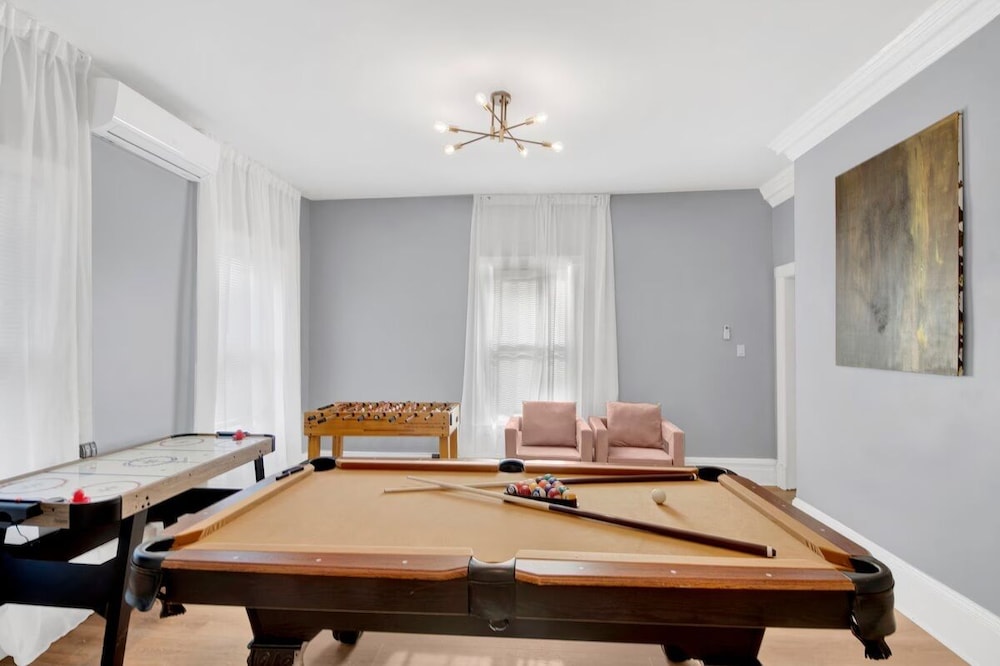 Elegant Hideaway with Free Parking