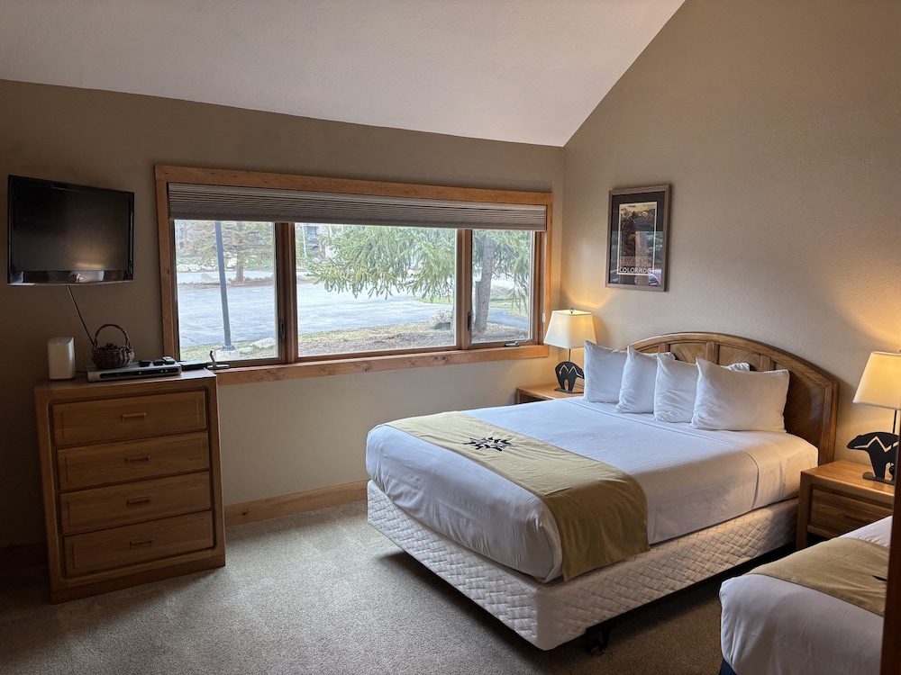Quicksilver 1609 Premier 2-bedroom, ground floor 2 Condo