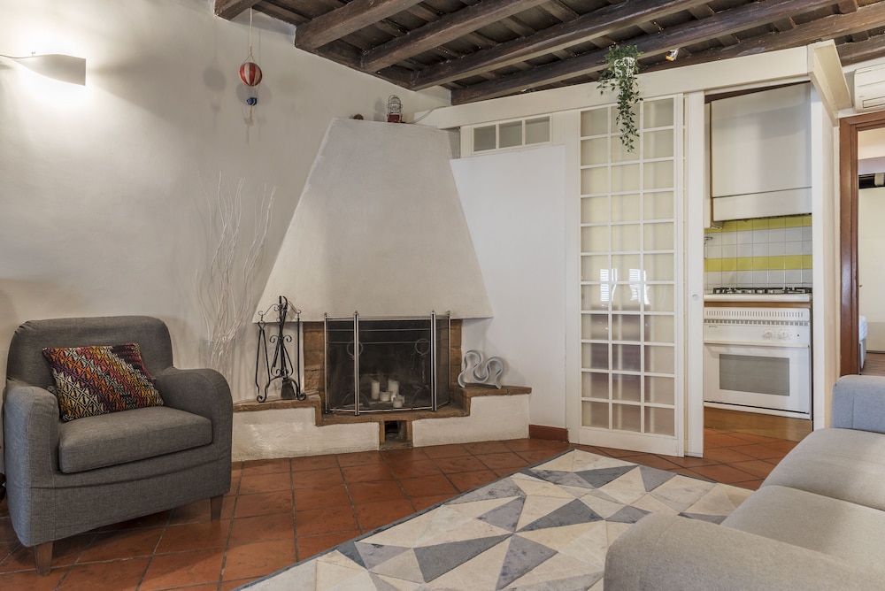 Stylish Flat Domus Aurea