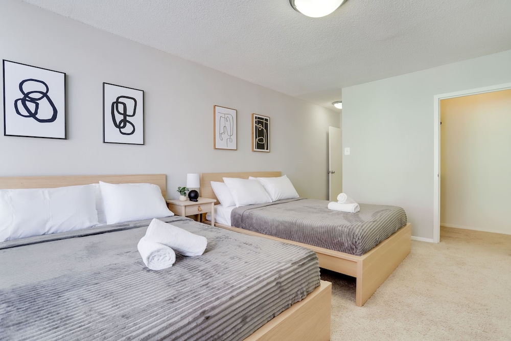 Modern & Luxury Condo at Crystal City view 4