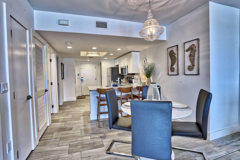 Oceana 301 East