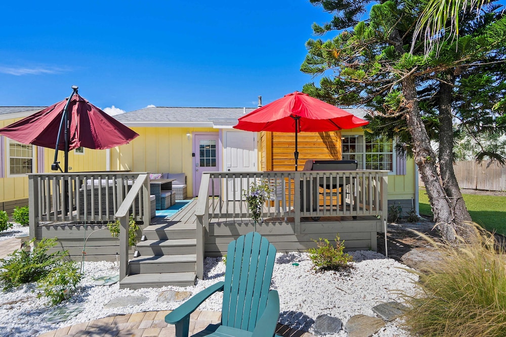 Fire Pit Tropical Oasis Steps to Beach Outdoor Seating