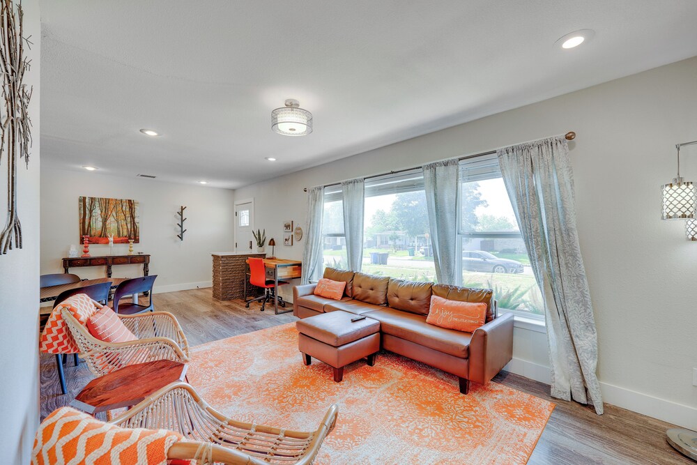 San Antonio Home, 2 Mi to Airport - Pets Welcome!