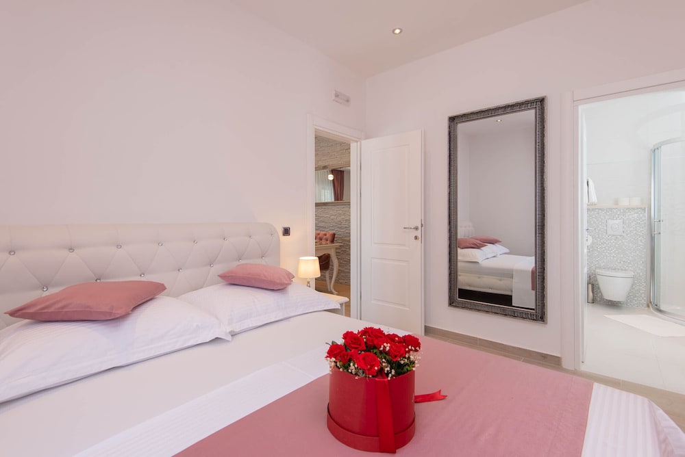 Luxury Apartment Domenica view 5