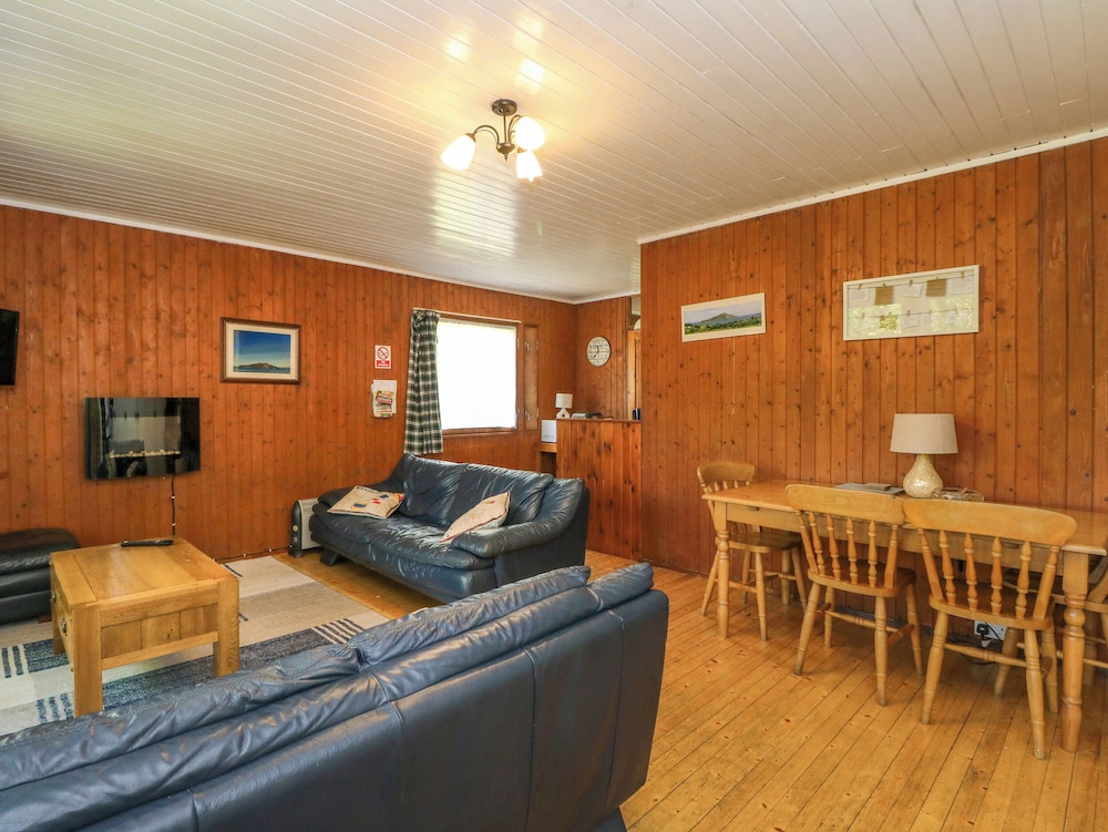 Lodge 6 - 
