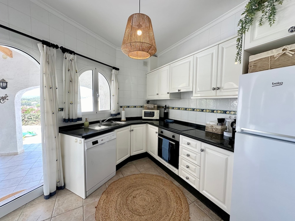 3 Bedroom Villa Walking Distance to Moraira