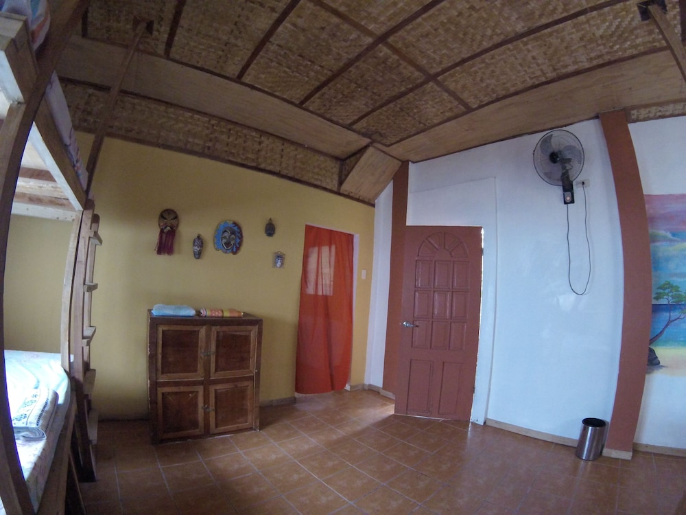 Carabao Backpackers & Guesthouse