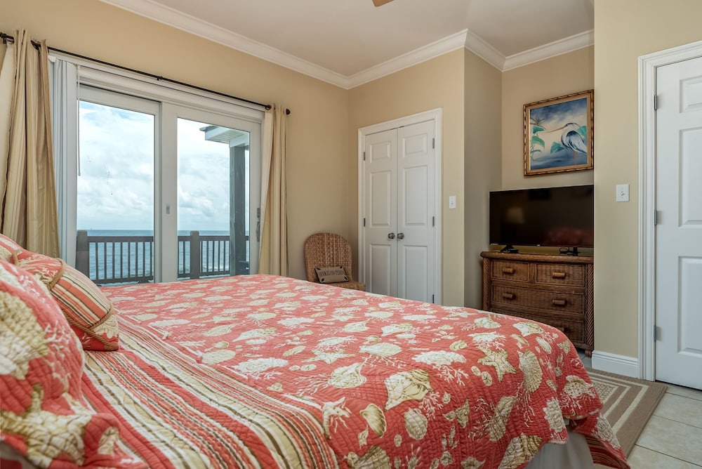 Off The Hook - Very Private Lot With Amazing Gulf Views Perfect For Your Family Beach Vacation 4 Bedroom Home by RedAwning view 3