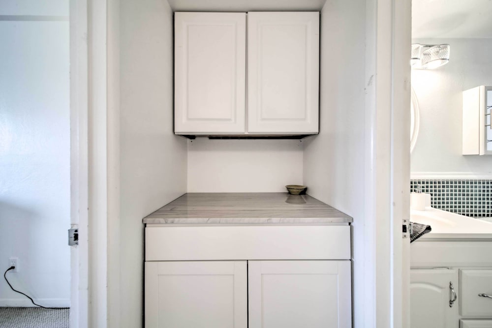 Modern City Condo Close to Downtown Phoenix!