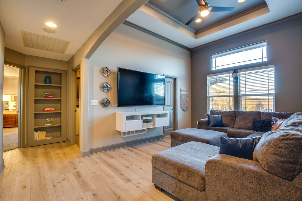 Luxe Missouri Getaway w/ Hot Tub Fire Pit! - Property Image 41
