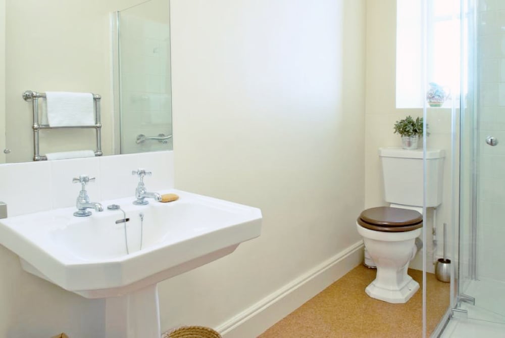 Classy Historic Edinburgh Apartment view 2